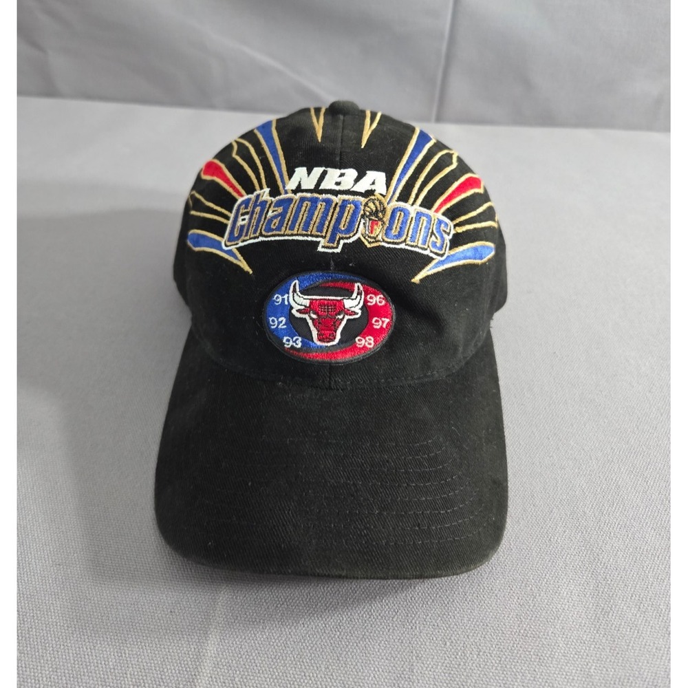 STARTER Black NBA Champions Chicago Bulls Embroidered Cap